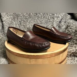 SAS Simplify Leather Flats Loafers in Antique Wine Red Size 8